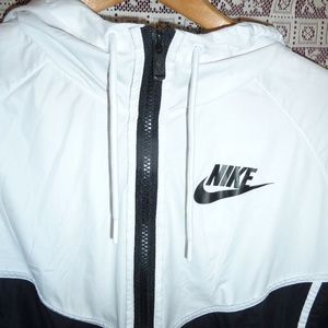 Nike Athletic B/W Windbreaker Women's size Large